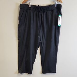 32 Degrees Women's Black Capris